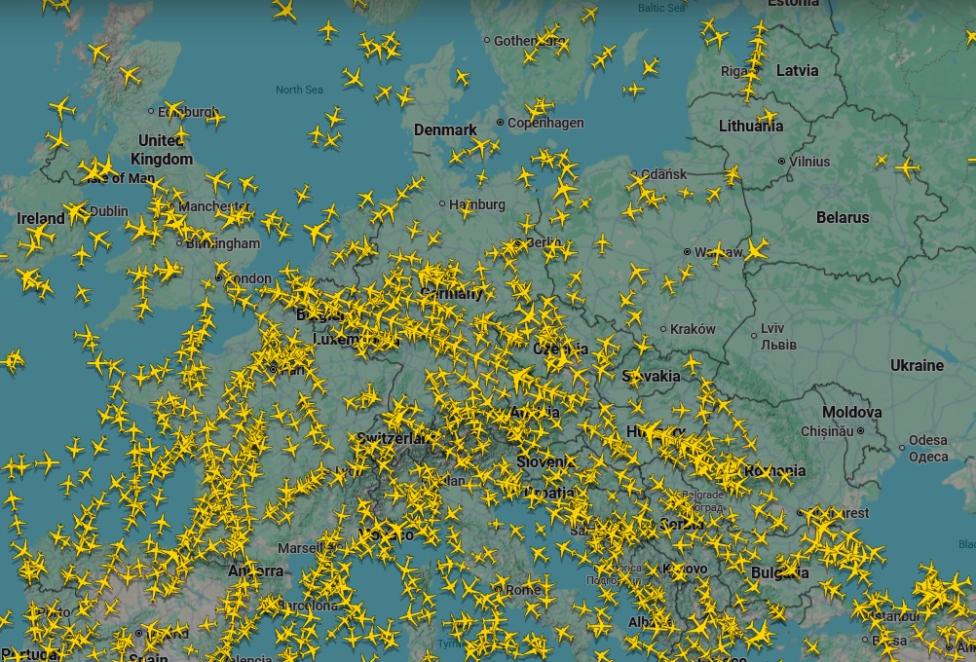 Zobrazowanie ruchu lotniczego na Europą w serwisie Flightradar24, fot. FR24
