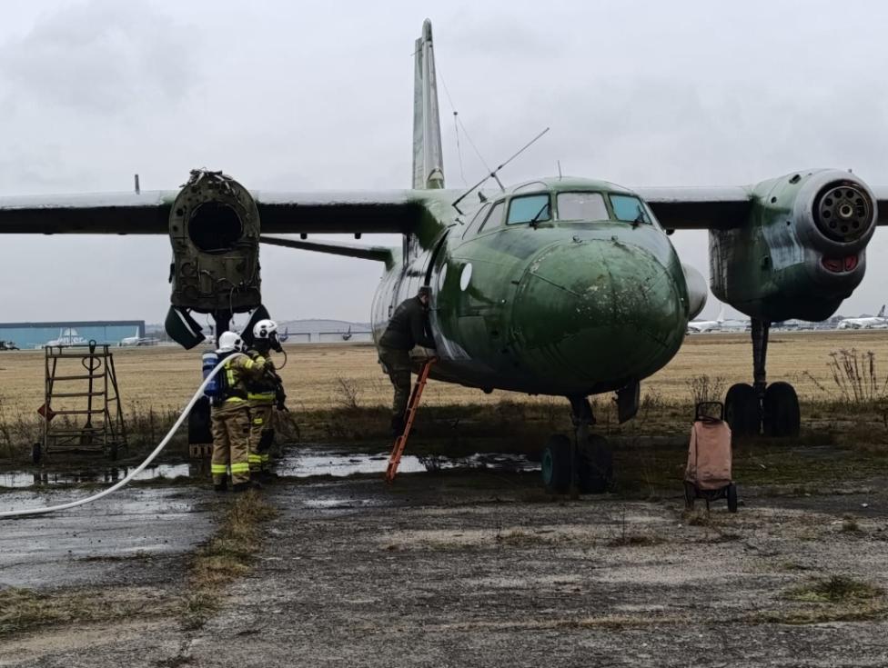 Ćwiczenia IZOTOP 2025 na lotnisku w Katowicach (fot. Śląski OSG)