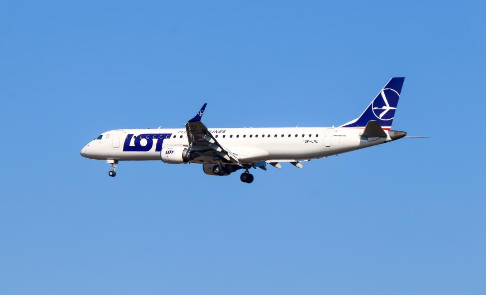 Embraer 195 należący do PLL LOT (fot. Kamil Wrzosek, PLL LOT)