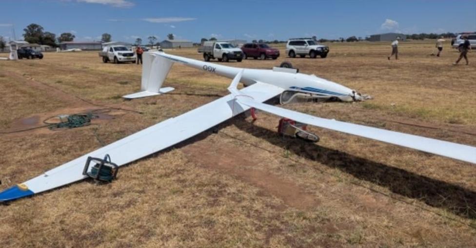 Uszkodzone szybowce na lotnisku w Narromine w Australii, fot. Justin Couch