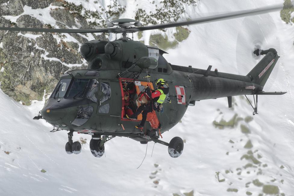 Śmigłowiec W-3 Sokół z bazy w Powidzu w Tatrach (fot. Bartosz Bera)