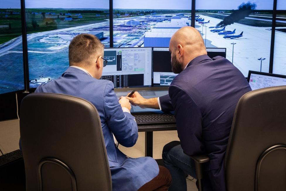 Nowoczesny symulator ruchu lotniczego na Politechnice Śląskiej (fot. Jan Szady)