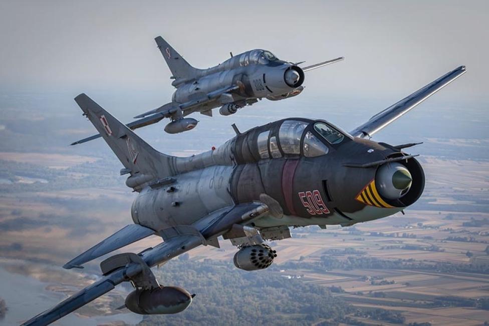 Samoloty Su-22 w locie - widok z bliska (fot. st. sierż. Łukasz Fiedorowicz, 49 BLot)