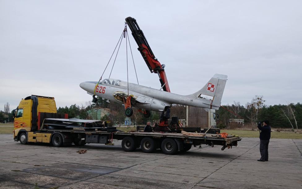 TS-11 Iskra przywieziona do Pilskiego Muzeum Wojskowego (fot. Pilskie Muzeum Wojskowe)