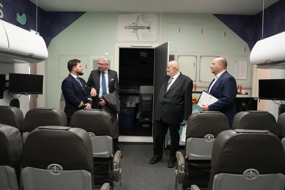 Porozunienie Kraków Airport i Okręgowej Izby Lekarskiej w Krakowie w zakresie edukacji medycznej związanej z podróżą lotniczą (fot. Kraków Airport)