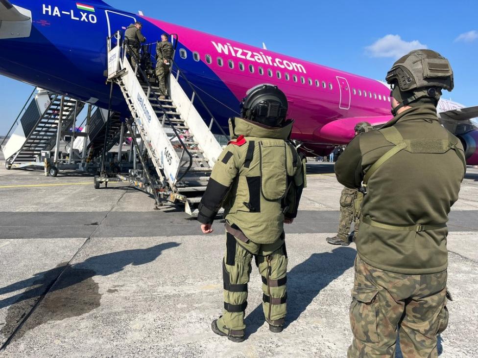 Zmagania antyterrorystyczne na gdańskim lotnisku  (fot. Morski OSG)