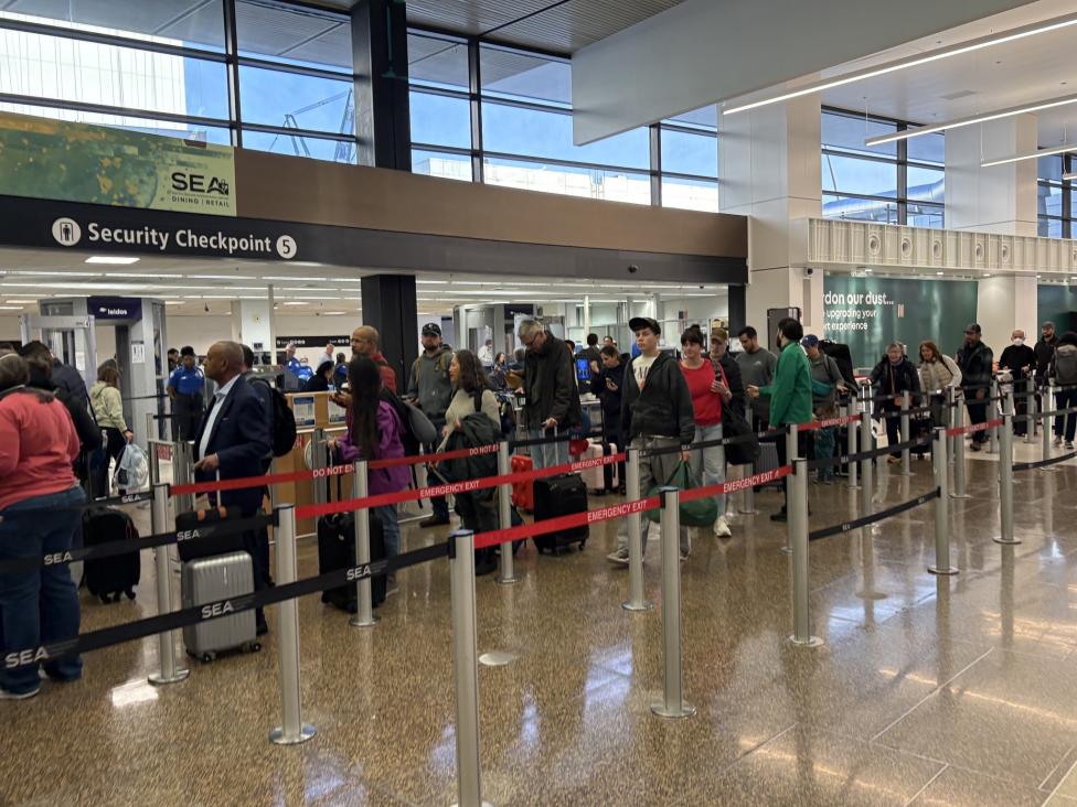 Port lotniczy Seattle-Tacoma - terminal wewnątrz - kontrola bezpieczeństwa (fot. Seattle-Tacoma International Airport﻿, FB)