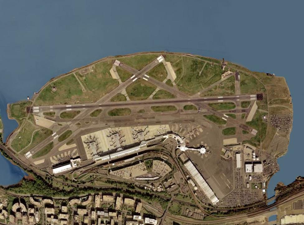 Port Lotniczy im. Ronalda Reagana w Waszyngtonie - zdjęcie lotnicze (fot. United States Geological Survey (USGS), domena publiczna, Wikimedia Commons)