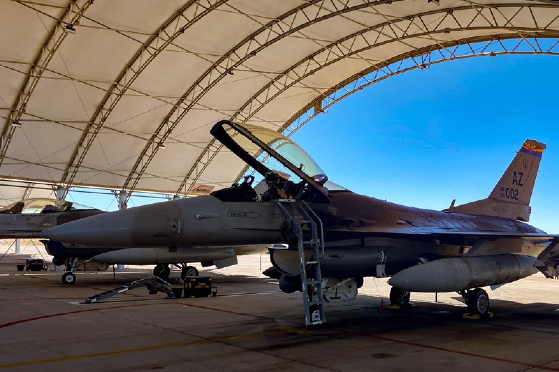 Polak instruktorem F-16 w USA | dlapilota.pl
