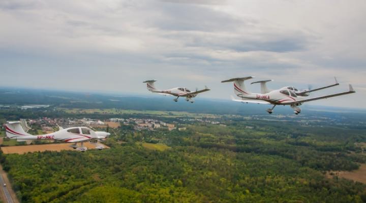 Samoloty DA42 i DA40 Lotniczej Akademii Wojskowej (fot. law.mil.pl)