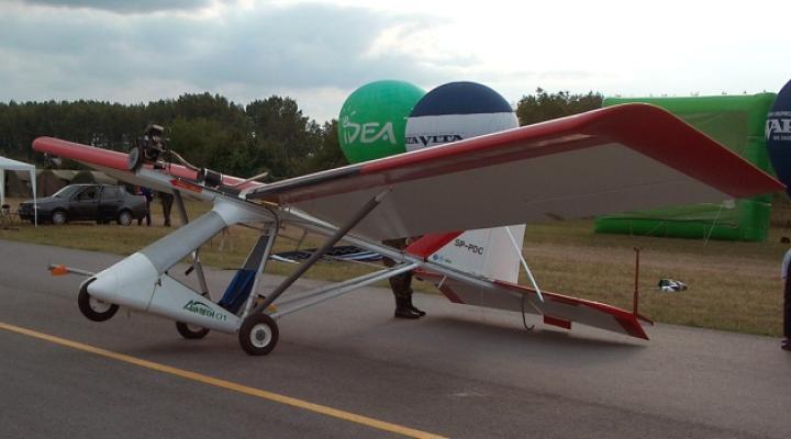 Samolot ultralekki Airtech Canada ”Skylark” (lub Airtech 01) prezentowany na Airshow Radom 2003 (fot. Piotr Marek/Airliners.net)