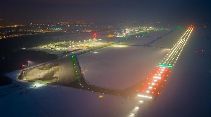 Port Lotniczy Katowice - widok z góry zimą (fot. Robert Neumann)