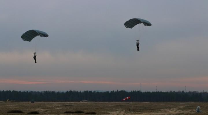 Szkolenie spadochronowo-desantowe (fot. Agata Niemyjska)