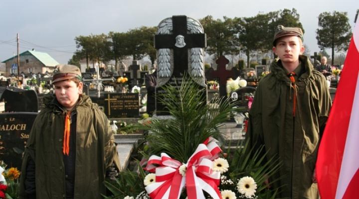 Uroczystości przy pomniku „Nieznanego Amerykańskiego Lotnika” (fot. bbn.gov.pl)