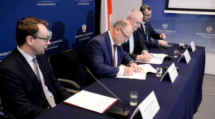 Podpisanie umowy na instalację bramek biometrycznych na Lotnisku Chopina i Lotnisku Warszawa-Modlin (fot. mswia.gov.pl)