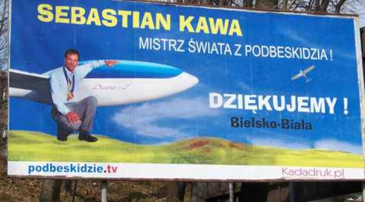Plansza witająca przyjednych do Bielska-Białej/ fot. www.glidezar.com