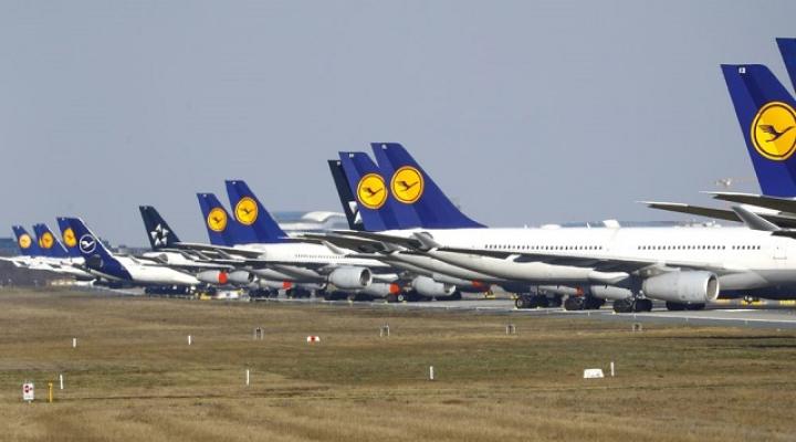 Flota samolotów należących do linii Lufthansa, fot. Bloomberg
