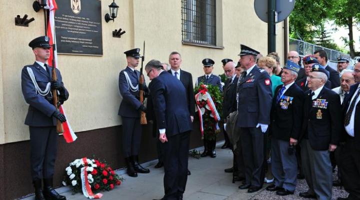 Prezydent na uroczystości odsłonięcia tablicy pamiatkowej, fot. Mirosław C. Wójtowicz 