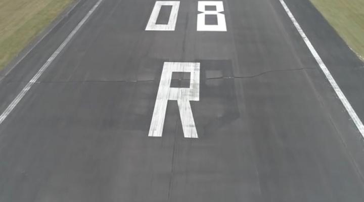 Oznaczenia pasów na lotnisku w Mielcu, fot. Lotnisko Mielec