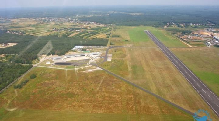 Lotnisko w Mielcu - widok z powietrza, fot. EPML Spotters, źródło: lotniska.dlapilota.pl