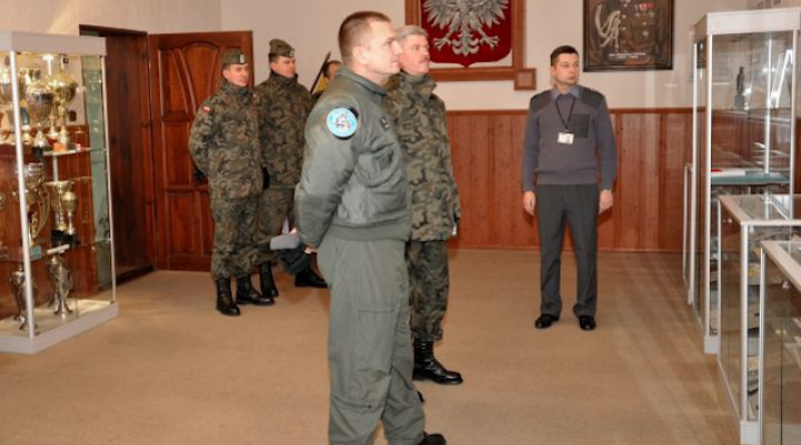 Wizyta Dowódcy 2. SLT w 16 jarocińskim batalionie remontu lotnisk, fot. 