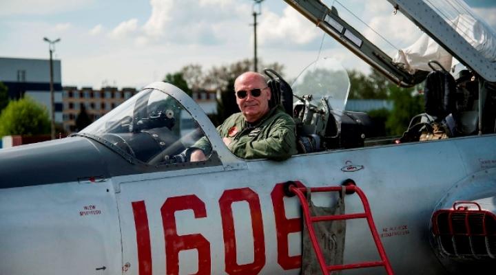 Ppłk pilot Tomasz Krzyżak: 4000 h nalotu na samolocie TS-11 Iskra (fot. Marta Serafin)