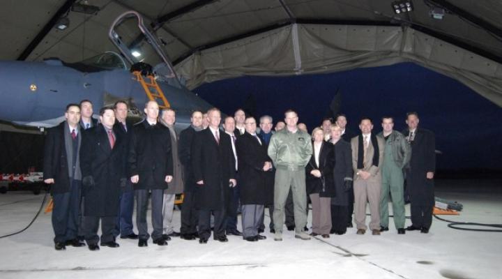 PKW Orlik 6: Oficerowie Air War College z wizytą bazie lotniczej w Szawle (fot. kpt. Janusz Szczypiór)