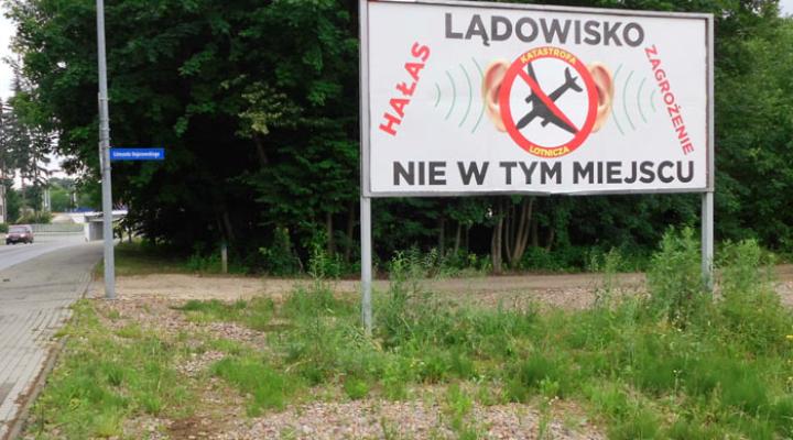 Tablica z hasłami przeciwko lądowisku w Tarnowie, fot. temi.pl