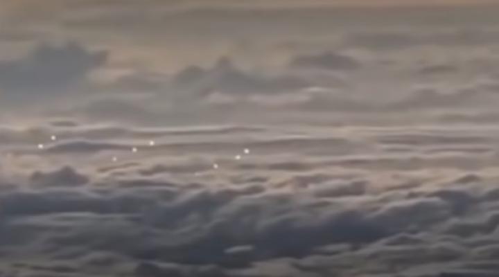 Lot niezydentyfikowanej formacji nad Pacyfikiem, fot. youtube