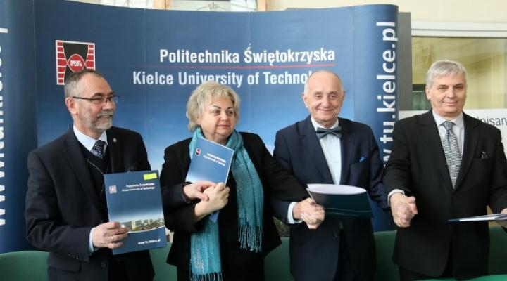 Uroczyste podpisanie umowy konsorcjum (fot. tu.kielce.pl)