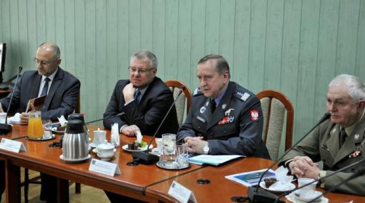 Wiceminister Maciej Jankowski obrony z wizytą w DGRSZ, fot. Mirosław C. Wójtowicz