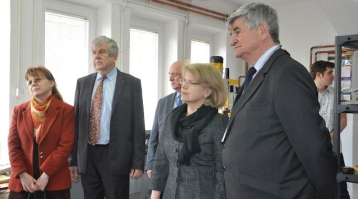Wiceminister Grażyna Henclewska podczas wizyty w Instytucie Lotnictwa