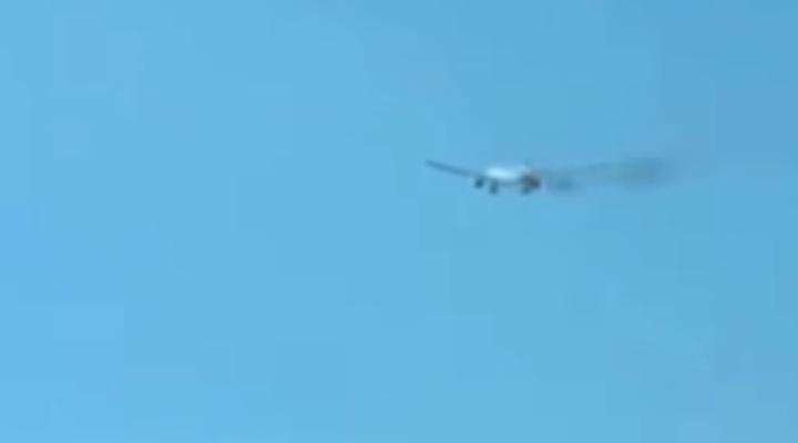 Awaryjne lądowanie B773 Philippine Airlines, fot. Youtube