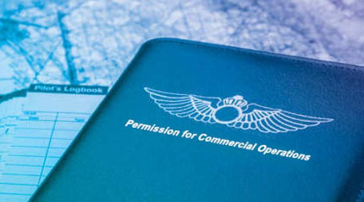 Licencja lotnicza - dokument, fot. Regimage