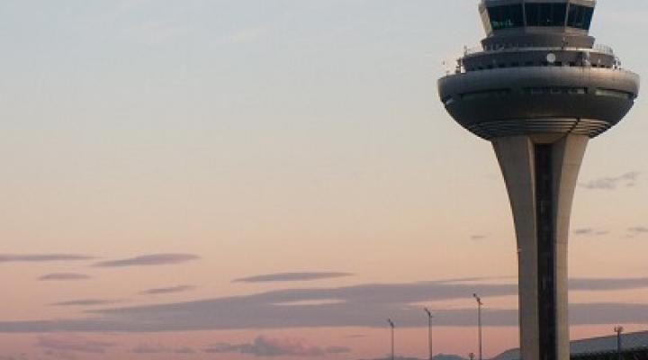 Wieża lotniska w Madrycie, fot. Madrit Airport