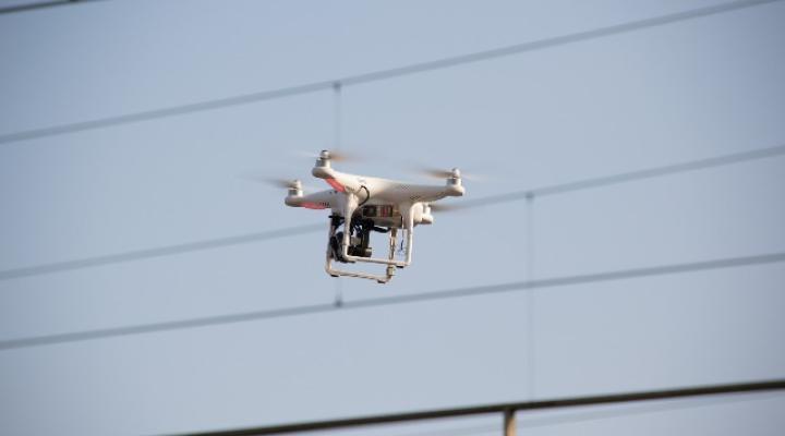 Tauron testuje drony pod kątem wykrywania uszkodzeń sieci energetycznych (fot. Tauron Dystrybucja)