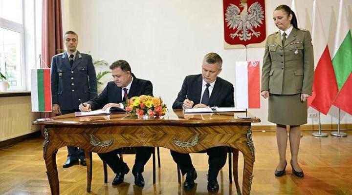Podpisanie umowy na remont bułgarskich myśliwców MiG-29 (fot. mjr Robert Siemaszko/DKS MON)