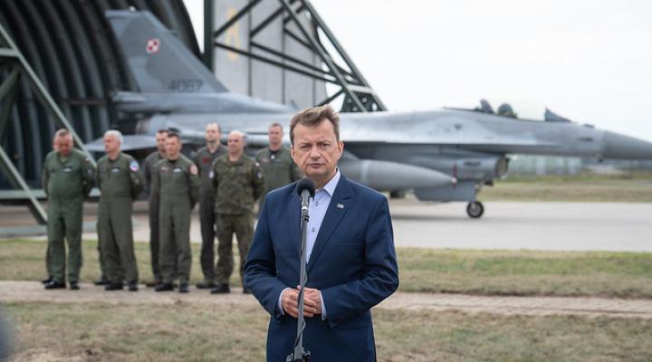 F-16 wracają do zmodernizowanej bazy w Łasku (fot. MON)