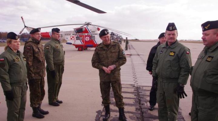 Dowódca generalny u lotników morskich (fot. kmdr ppor. Czesław Cichy)