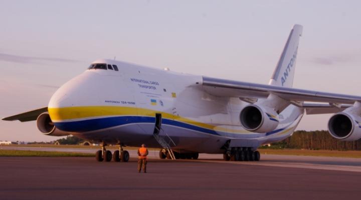 An-124 Rusłan wylądował w Gdyni Babich Dołach (fot. kmdr ppor. Czesław Cichy)