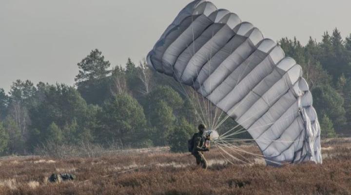 Polsko kanadyjskie szkolenie spadochronowe (fot. Tomasz Pierzak)