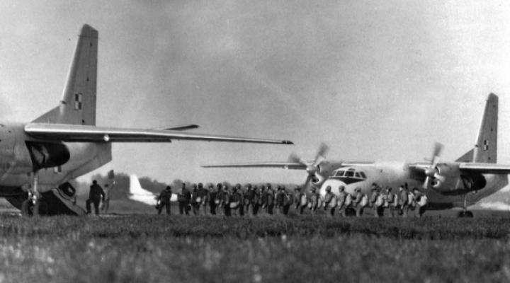 Lotnictwo w spadochroniarskiej historii