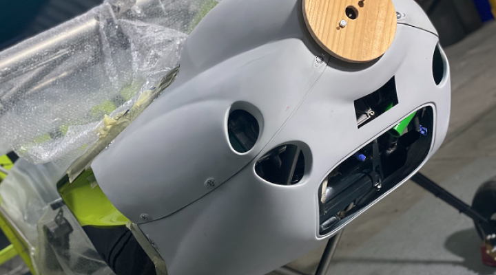 Proces montażu samolotu BushCat – część 14 - Zbiornik oleju i zbiornik paliwa, luk bagażowy oraz dopasowanie maski 