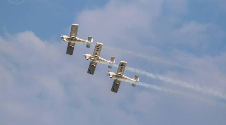 3AT3 Formation Flying Team (fot. Marek Sałatowski)