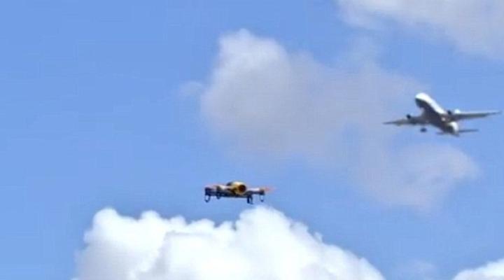 Samolot pasażerski zderzył się z dronem