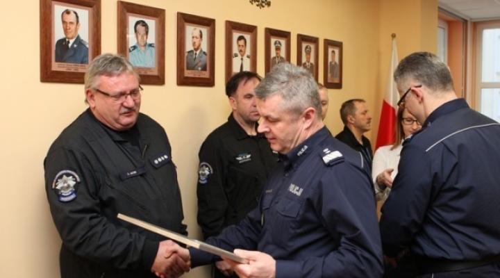 Pożegnanie policjantów sekcji lotnictwa policyjnego (fot. wielkopolska.policja.gov.pl)