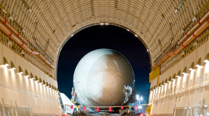 Boeing: Przygotowywanie części samolotu do transportu lotniczego
