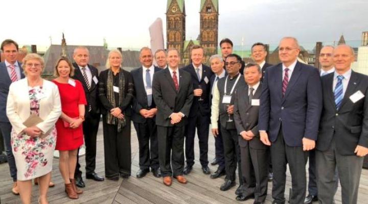 Uczestnicy Międzynarodowego Kongresu Astronautycznego w Bremie (fot. PAK/FB)