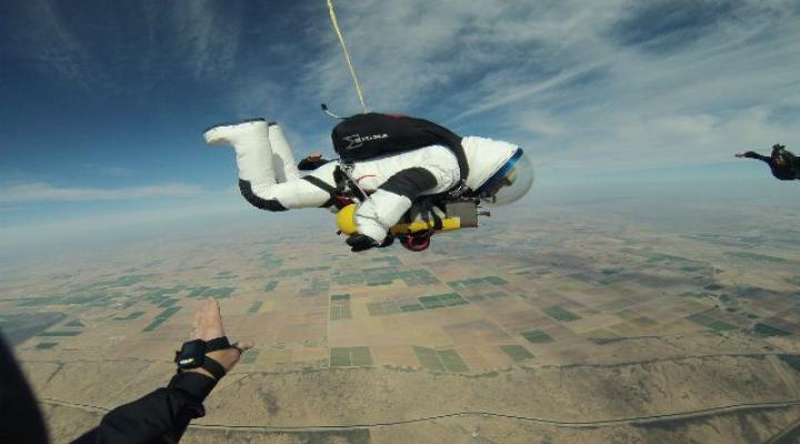 Skok ze spadochronem z czterdziestu kilometrów (fot. planeteplus.pl)