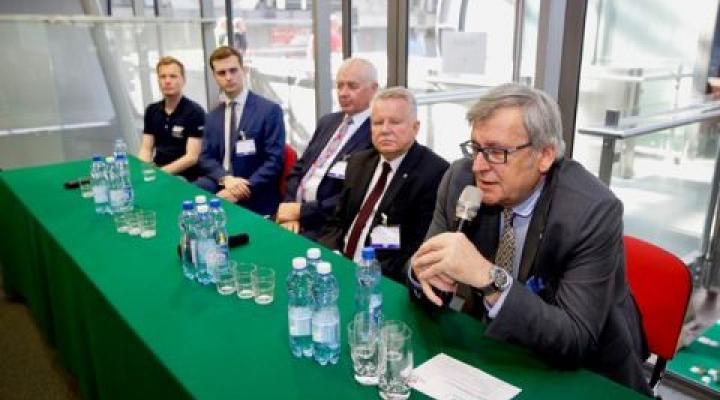 Spotkanie z przedstawicielami PLL LOT w ramach Targów Lotnictwa Lekkiego (fot. targikielce.pl)